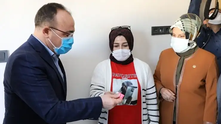 'Elazığ´da ilk biten deprem konutları hak sahiplerine teslim edilmeye başladı'