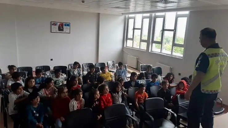 'Elazığ´da jandarma ekipleri, öğrencilere trafik eğitimi verdi'