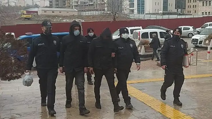 'Elazığ´da kablo çalan 3 şüpheli polis ekipleri tarafından yakalandı'