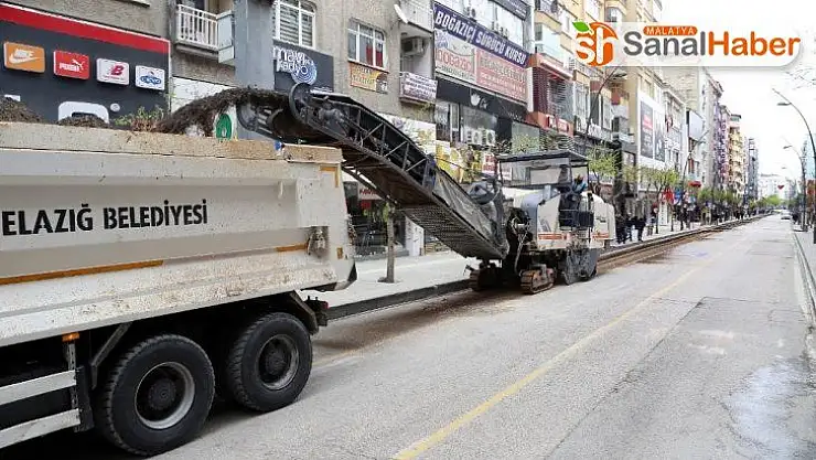 Elazığ'da kapatılan cadde de yenileme çalışması başlatıldı