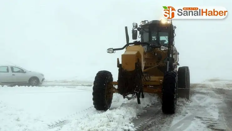 Elazığ'da kar 81 köy yolunu ulaşıma kapattı