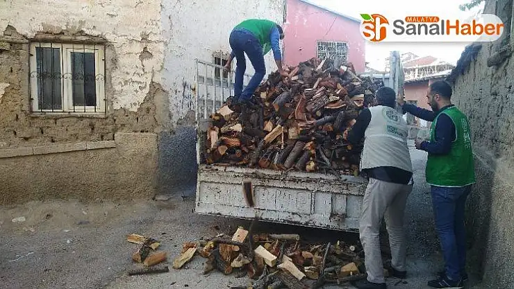 Elazığ'da kış öncesi ailelere odun yardımı