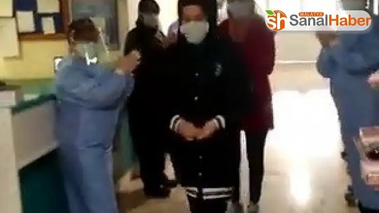 Elazığ'da korona virüs tedavisi gören  9 kişi alkışlarla taburcu oldu