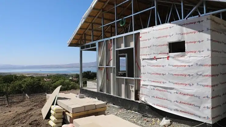 'Elazığ´da köylerde deprem konutları yükseliyor'