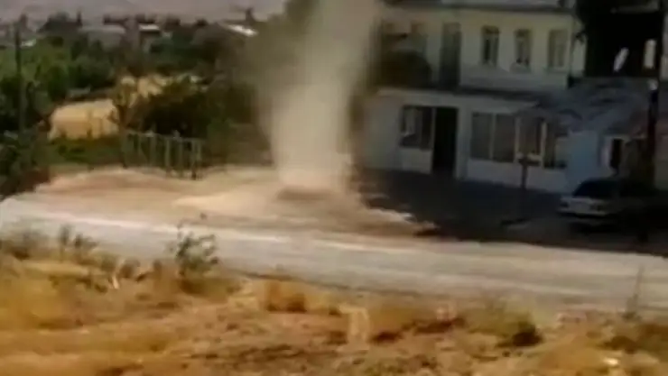 'Elazığ´da meydana gelen hortum kamerada'