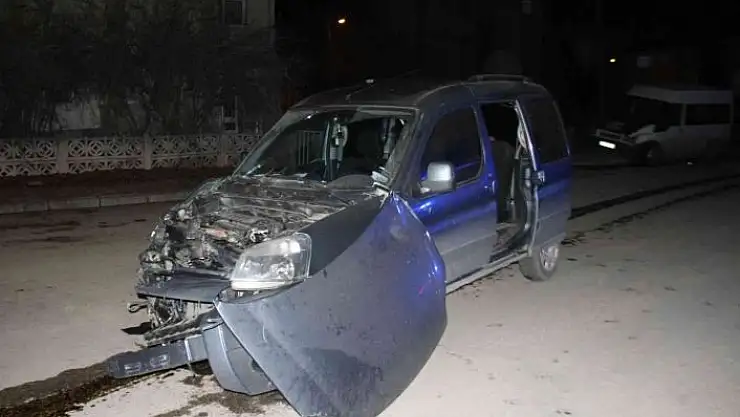 'Elazığ´da minibüs ile hafif ticari araç çarpıştı: 7 yaralı'