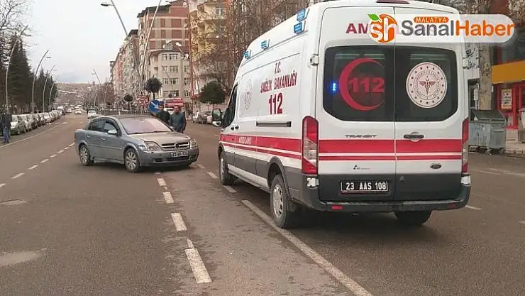 Elazığ'da motosiklet ile otomobil çarpıştı:1 yaralı
