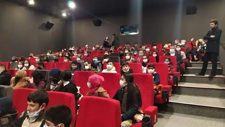 'Elazığ´da öğrenciler ´Kesişme İyi ki Varsın Eren´ filmini izledi'