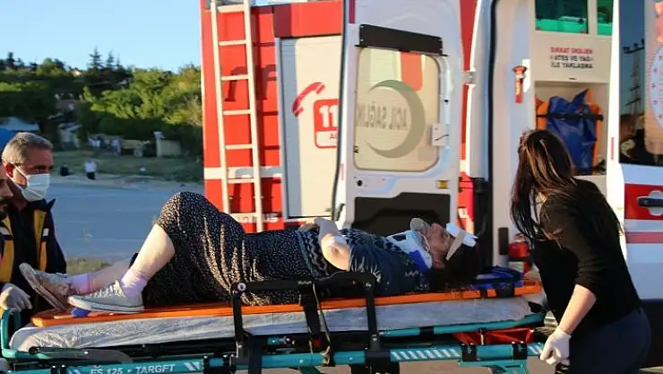 'Elazığ´da otomobil beton bariyere çarptı:1 ölü, 2 yaralı'