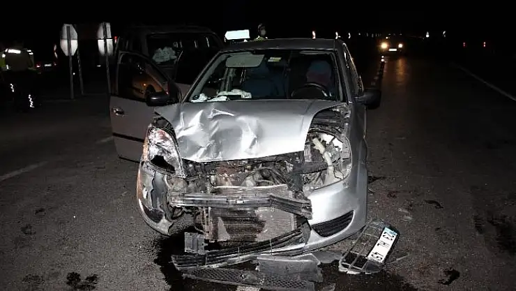 'Elazığ´da otomobil ile hafif ticari araç çarpıştı'