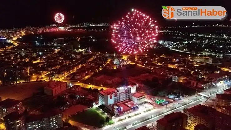 Elazığ'da sağlıkçılara havai fişekli moral