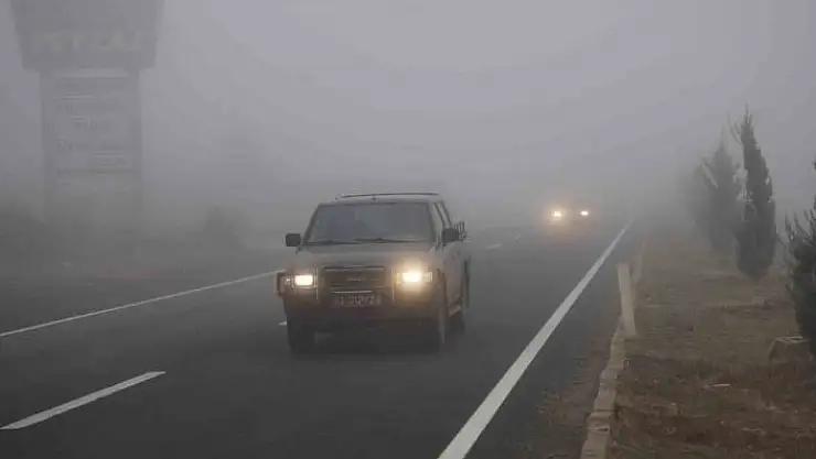 'Elazığ´da sis etkili oldu, görüş mesafesi 2  metreye kadar düştü'