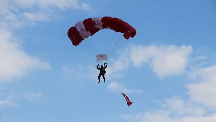 'Elazığ´da SkyFest etkinliği renkli görüntüler oluşturdu'