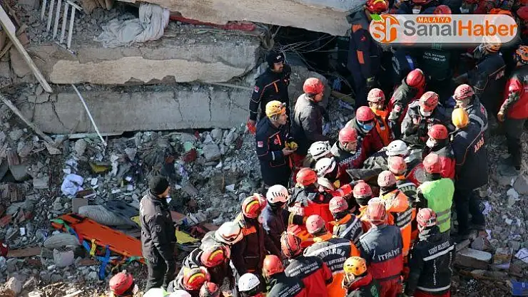 Elazığ'da Sürsürü Mahallesi'ndeki enkazdan 3 ceset çıkarıldı