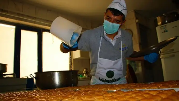 'Elazığ´da tatlıcıların bayram yoğunluğu'
