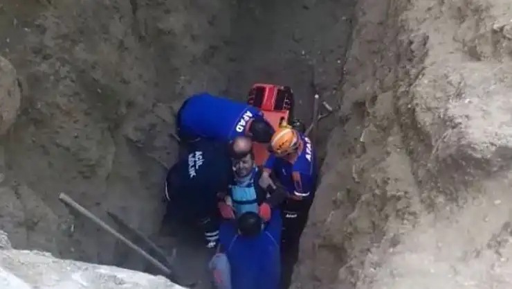 'Elazığ´da toprak altında kalan 2 işçi kurtarıldı'