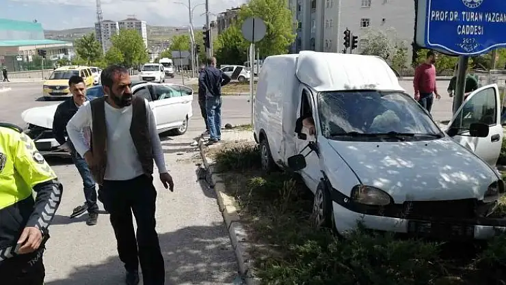 'Elazığ´da trafik kazası: 4 yaralı'
