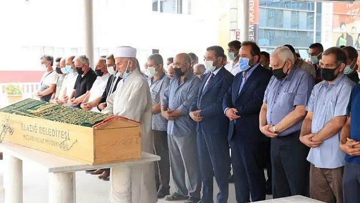 'Elazığ´da trafik kazasında hayatını kaybeden 6 yaşındaki Berat, son yolculuğuna uğurlandı'