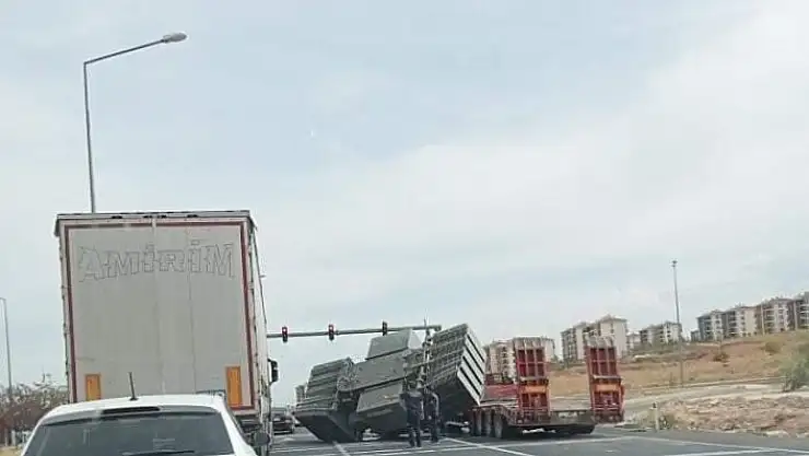 'Elazığ´da trafo yüklü tır yan yattı'