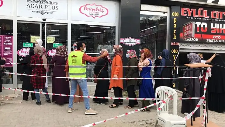 'Elazığ´da ucuz halı kuyruğu'