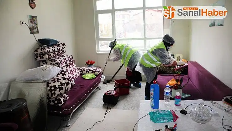 Elazığ'da yaşlı ve engellilerin evlerine temizlik hizmeti