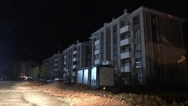 'Elazığ´da yıldırım elektrik direğine isabet etti, il genelinde elektrikler kesildi'