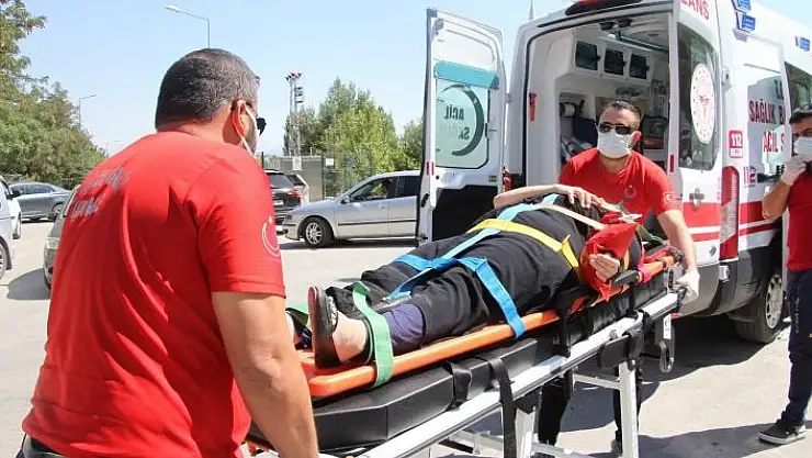 'Elazığ´da yolun karşısına geçen anne ve kızına otomobil çarptı'