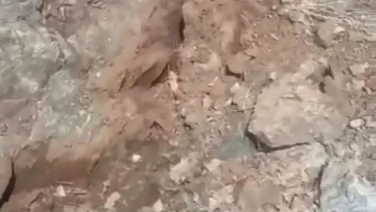 'Elazığ´da zemin sıvılaşmasının ardından bu kez de dağlardaki çatlaklar dikkat çekti'