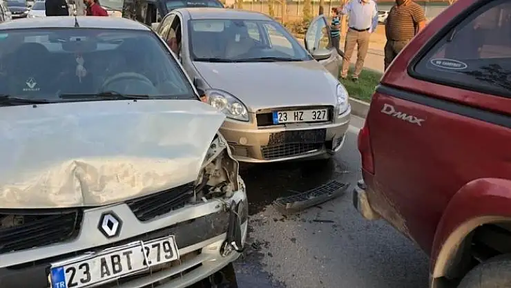 'Elazığ´da zincirleme kaza, 5 araç birbirine girdi'