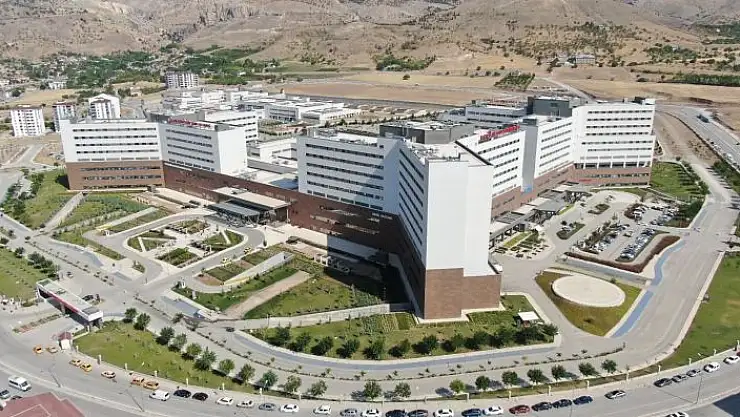 'Elazığ Fethi Sekin Şehir Hastanesi, deprem ve pandemide hem şehrin hem de bölgenin lokomotifi oldu'