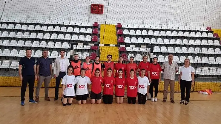 'Elazığ Gençlik ve Spor İl Müdürü Eren, sporcularla bir araya geldi'