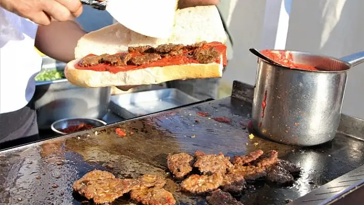 'Elazığ´ı dünyaya tanıtan Salçalı Köfte Festivali´nin 3´üncüsü başladı'