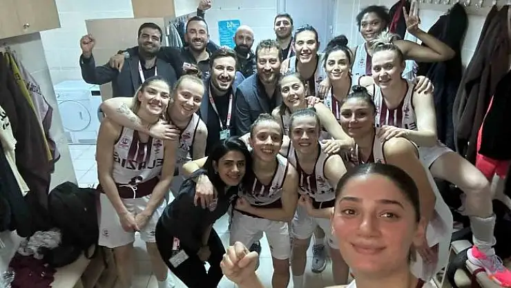 'Elazığ İl Özel İdare: 70 - İzmit Belediyespor: 67'