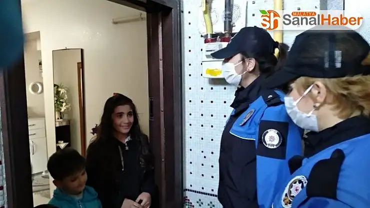 Elazığ polisinden, çocuklara kitap servisi