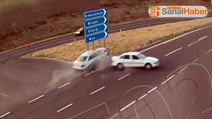 Elazığ ve Bingöl'de trafik kazaları kameraya yansıdı
