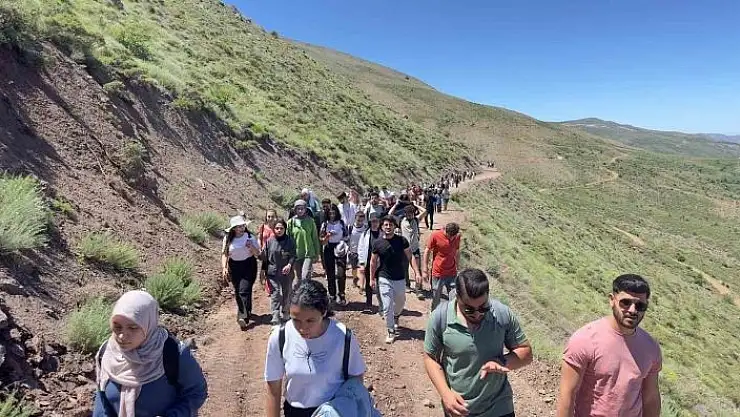 'Elazığda Hazarbaba Dağına doğa yürüyüşü gerçekleştirildi'