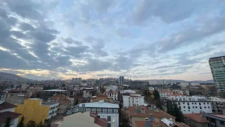 'Elazığda ilginç bulut görüntüsü: Sirrokümülüsleri görenler bir kez daha baktı'