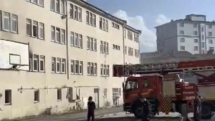 'Elazığda metruk binada yangını'