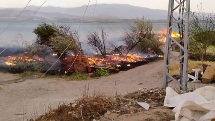 'Elazığda otluk alanda yangın'