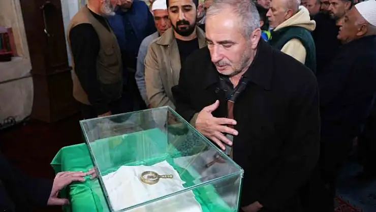 'Elazığda Sakal-ı Şerifi görmek için sıraya girdiler'