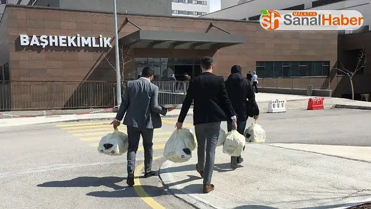 Elazığlı esnaftan, sağlık çalışanlarına moral tatlısı