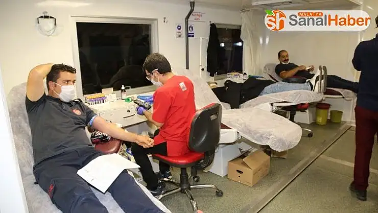 Elazığlı itfaiyeciler bu kez, düşen kan stoku için koştu