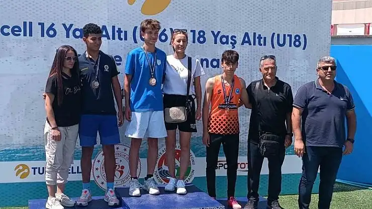 'Elazığlı sporcu uzun atlamada Türkiye üçüncüsü oldu'