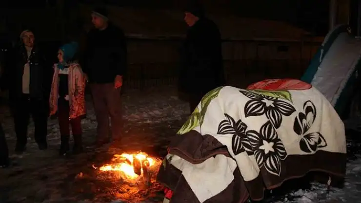 'Elazığlılar geceyi dışarıda ateş yakarak geçiriyor'