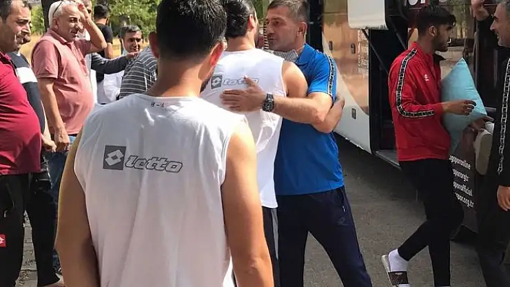 'Elazığspor, 18 futbolcuyla Hatay´a gitti'