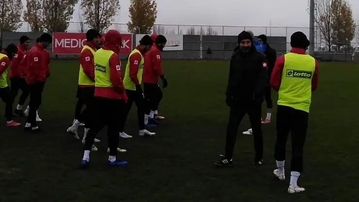 'Elazığspor iki eksikle çalıştı'