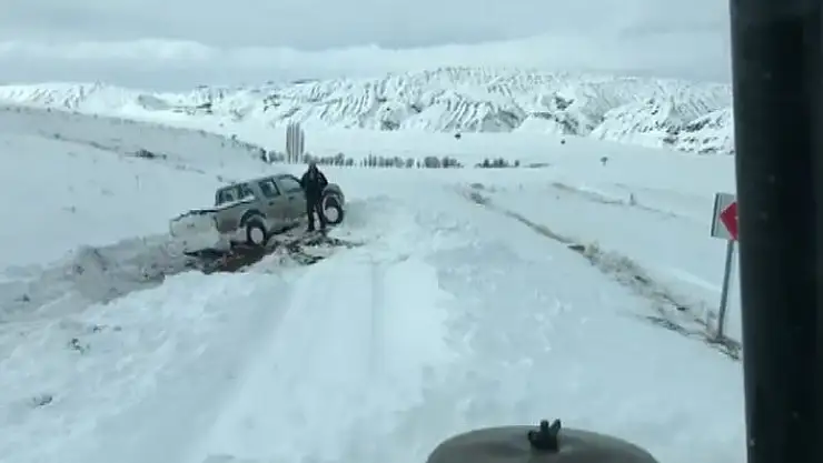 'Elektrik arızası için gittikleri bölgede mahsur kaldılar'