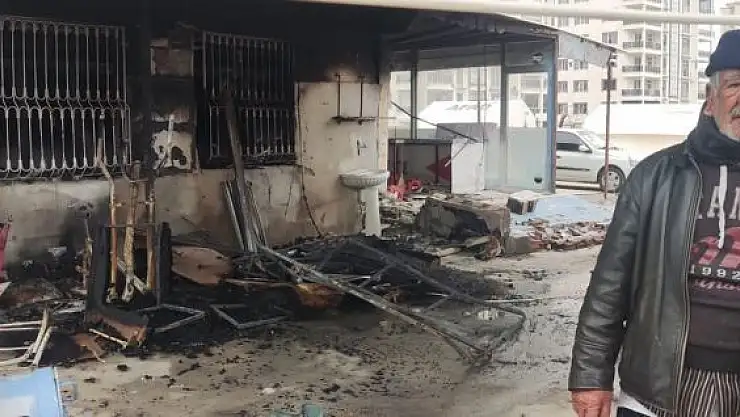 'Elektrik tesisatından çıkan yangın evi kullanılamaz hale getirdi'