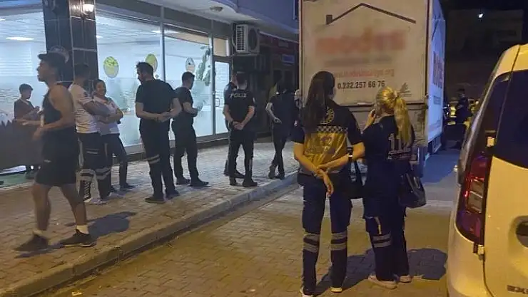 'Elinde bıçakla koşuşturan alkollü kadın ekipleri harekete geçirdi'