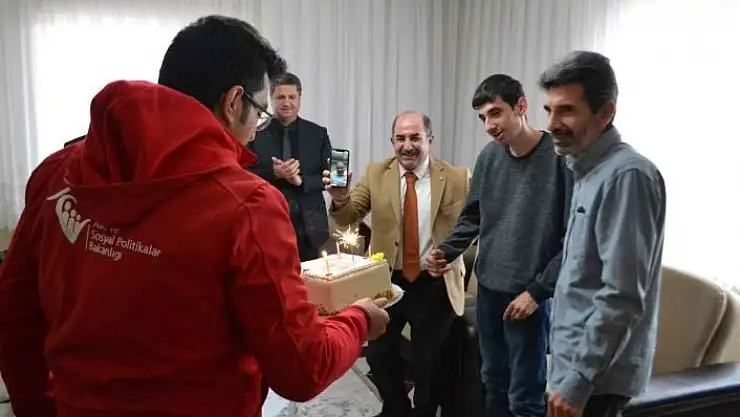 'Engelli gence doğum günü sürprizi'